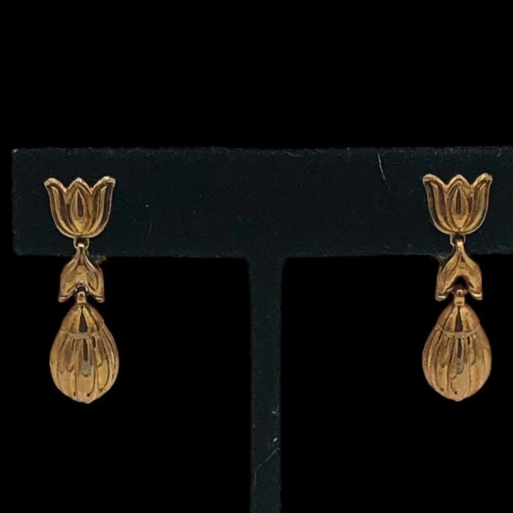 CROWN TRIFARI Signed Gold Tone TULIP FLOWER Dangle CLIP EARRINGS Vintage